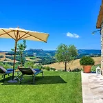 Casale Dei Gelsomini 8, Emma Todi