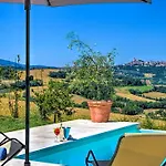 Casale Dei Gelsomini 8, Emma Todi
