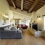 Villa Casale Dei Gelsomini 8, Emma Todi