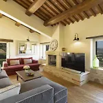 Casale Dei Gelsomini 8, Emma Todi