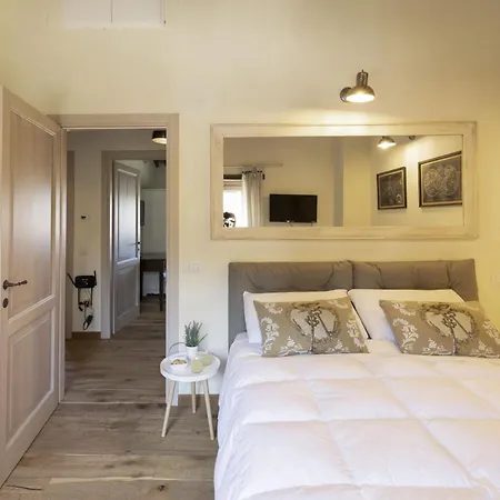 Casale Dei Gelsomini 8, Emma *