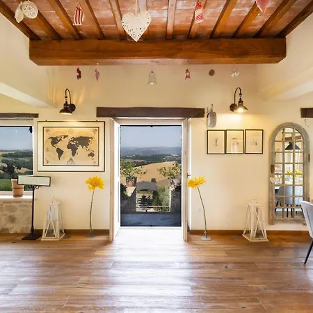 Casale Dei Gelsomini 8, Emma Todi