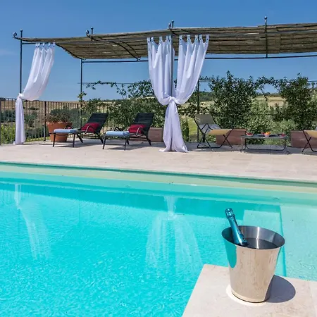Villa Casale Dei Gelsomini 8, Emma Todi