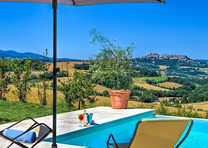 Casale Dei Gelsomini 8, Emma Todi