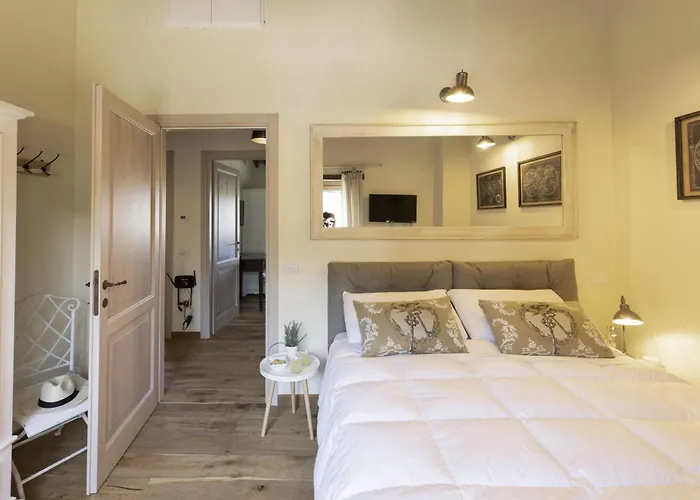 Casale Dei Gelsomini 8, Emma *