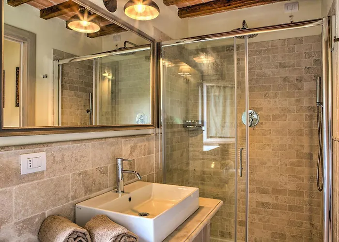 Casale Dei Gelsomini 8, Emma Todi