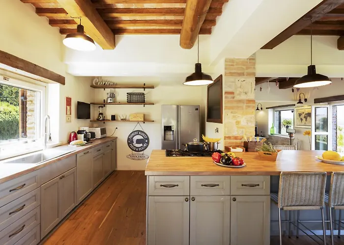 Casale Dei Gelsomini 8, Emma *