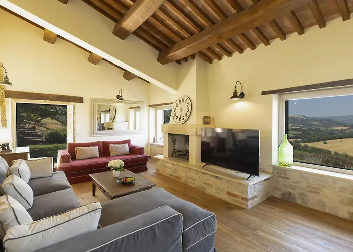 Casale Dei Gelsomini 8, Emma Todi