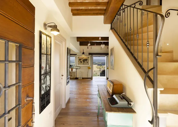 Casale Dei Gelsomini 8, Emma *